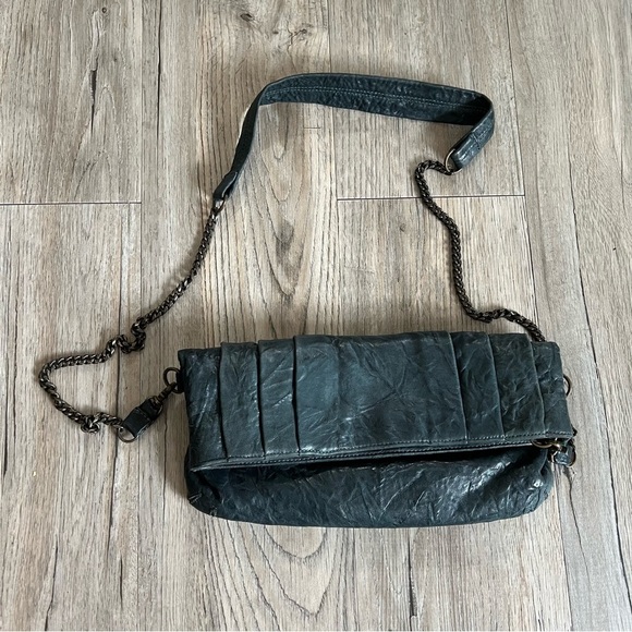 Elegant Leather Crossbody Bag - Picture 2 of 12